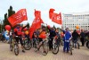 Марафонцы и велосипедисты со знаменем Победы в Ставрополе