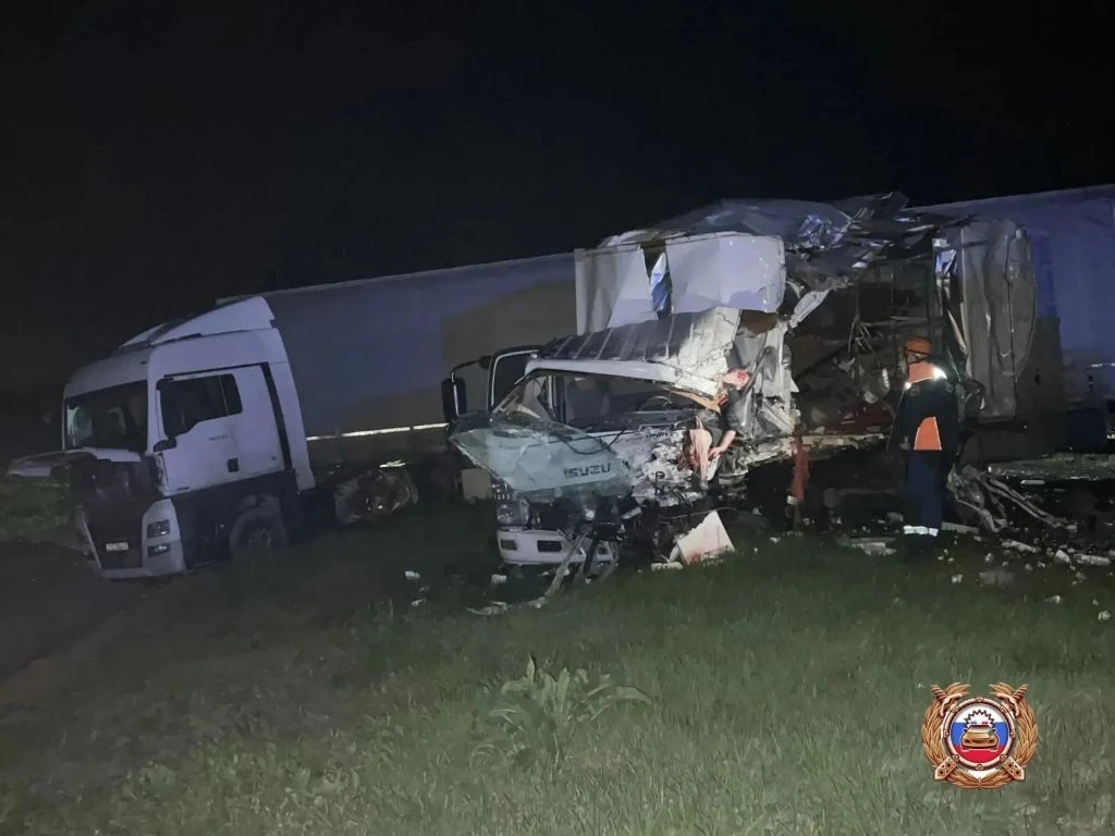 В Красногвардейском округе произошло ДТП с участием 3-х грузовиков