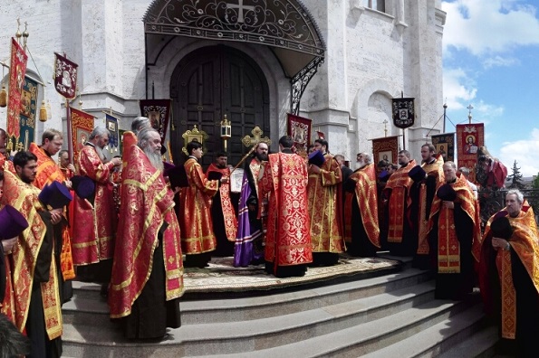 1500 экземпляров Евангелия раздали на Пасхальном крестном ходе в Пятигорске