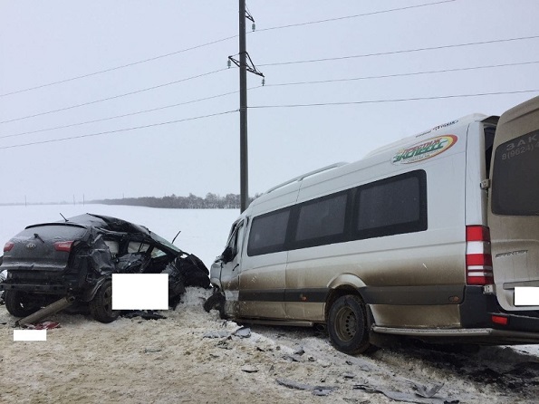 В ДТП с пассажирским микроавтобусом погиб водитель внедорожника