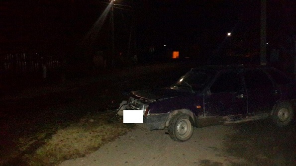 В Кировском районе 17-летний пьяный водитель врезался в столб