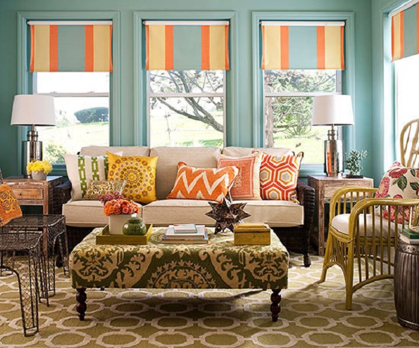 Эта комната создает прекрасную гармонию с цветовой палитрой, состоящей из аква, желтого, кораллового и зеленого цветов.
