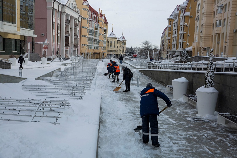 Коммунальщики Ставрополя убирают снег