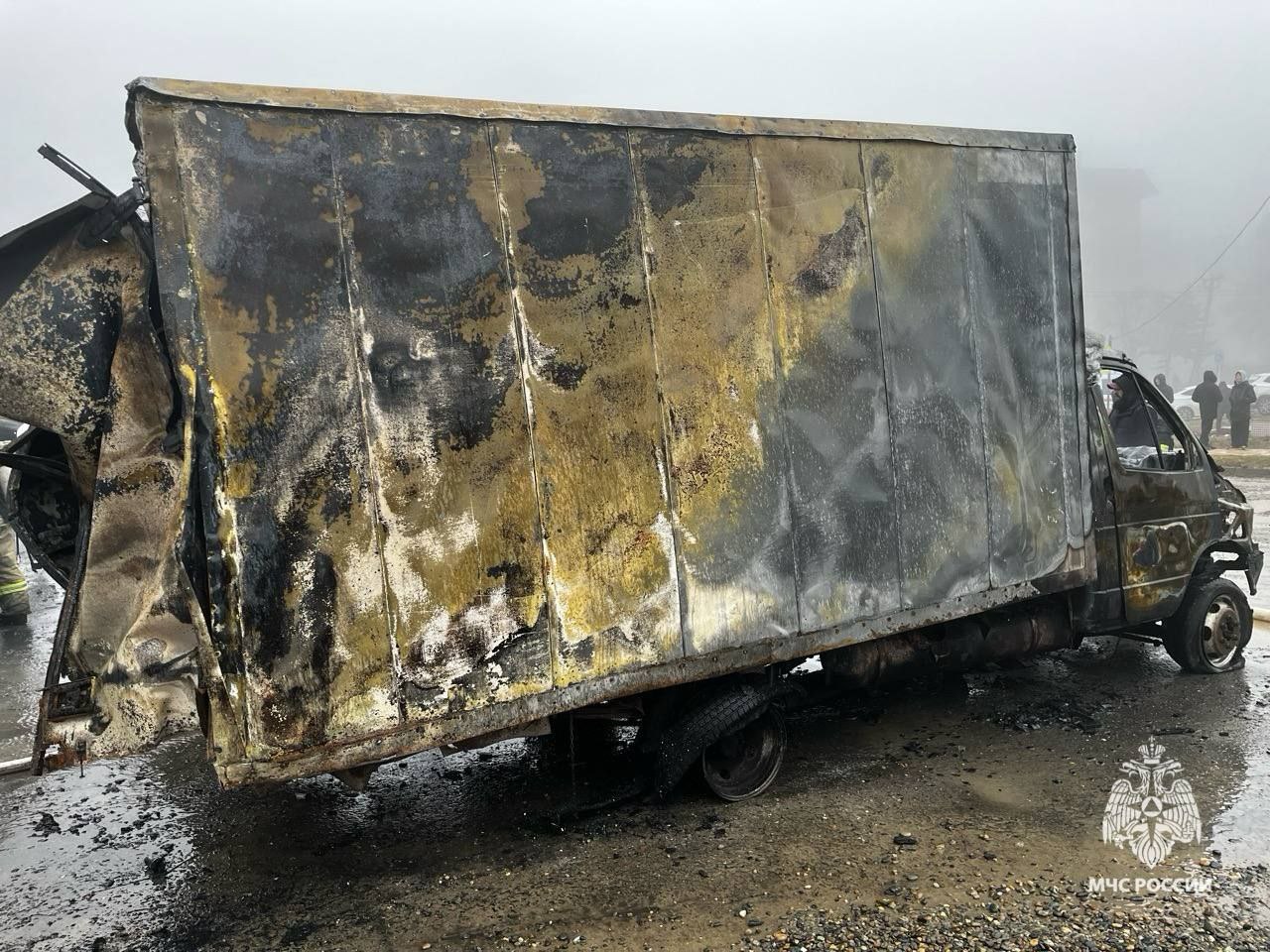 Горит строительный магазин на ул. Доваторцев, 179 в Ставрополе 