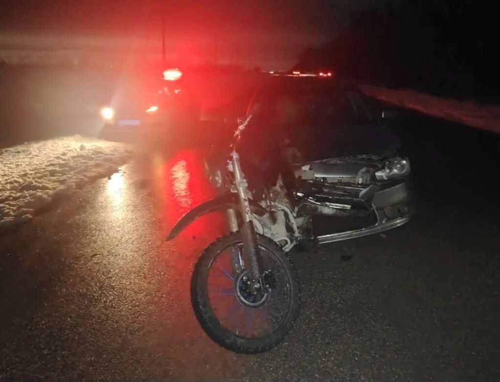 В результате ДТП пострадал 17-летний водитель питбайка