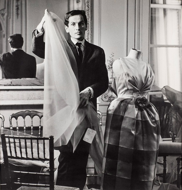 Пьер Карден в ателье, 1957 год