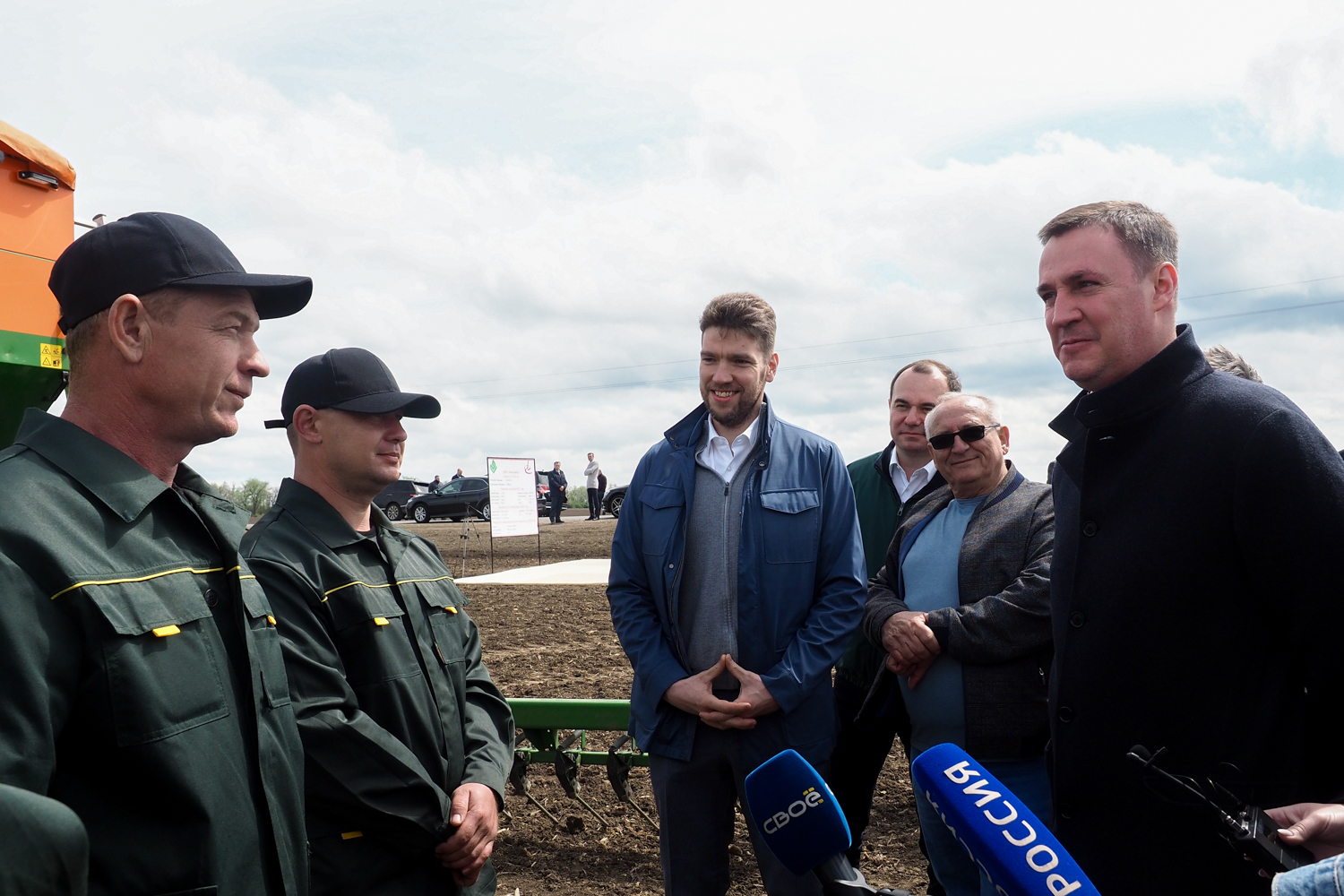 Министр сельского хозяйства РФ Дмитрий Патрушев пообщался с рабочими