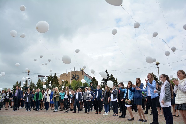 Ставропольские школьники провели акцию за мир на всей планете