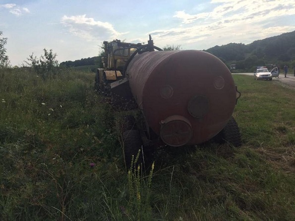 В Андроповском районе погиб тракторист после падения из кабины