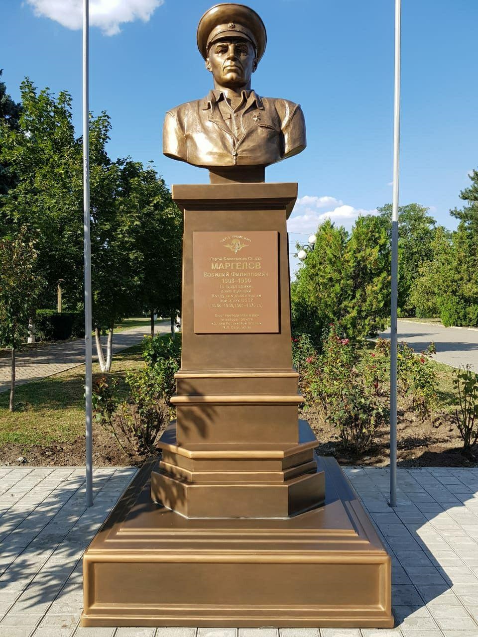 Памятник командующему ВДВ в селе Красногвардейском