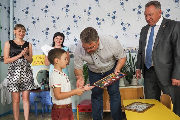 Владимиров проверил качество ремонта детсада в городе Изобильный