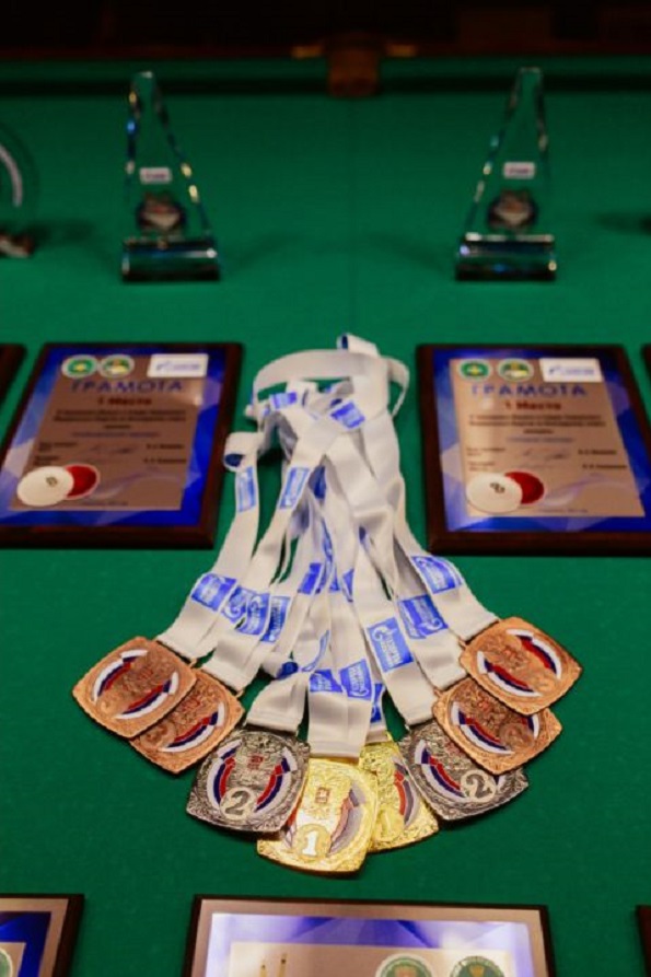 Медали победителей чемпионата ЮФО и СКФО по бильярдному спорту